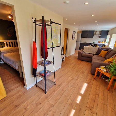 Dan Y Coed Apartment Pontneddfechan Bagian luar foto