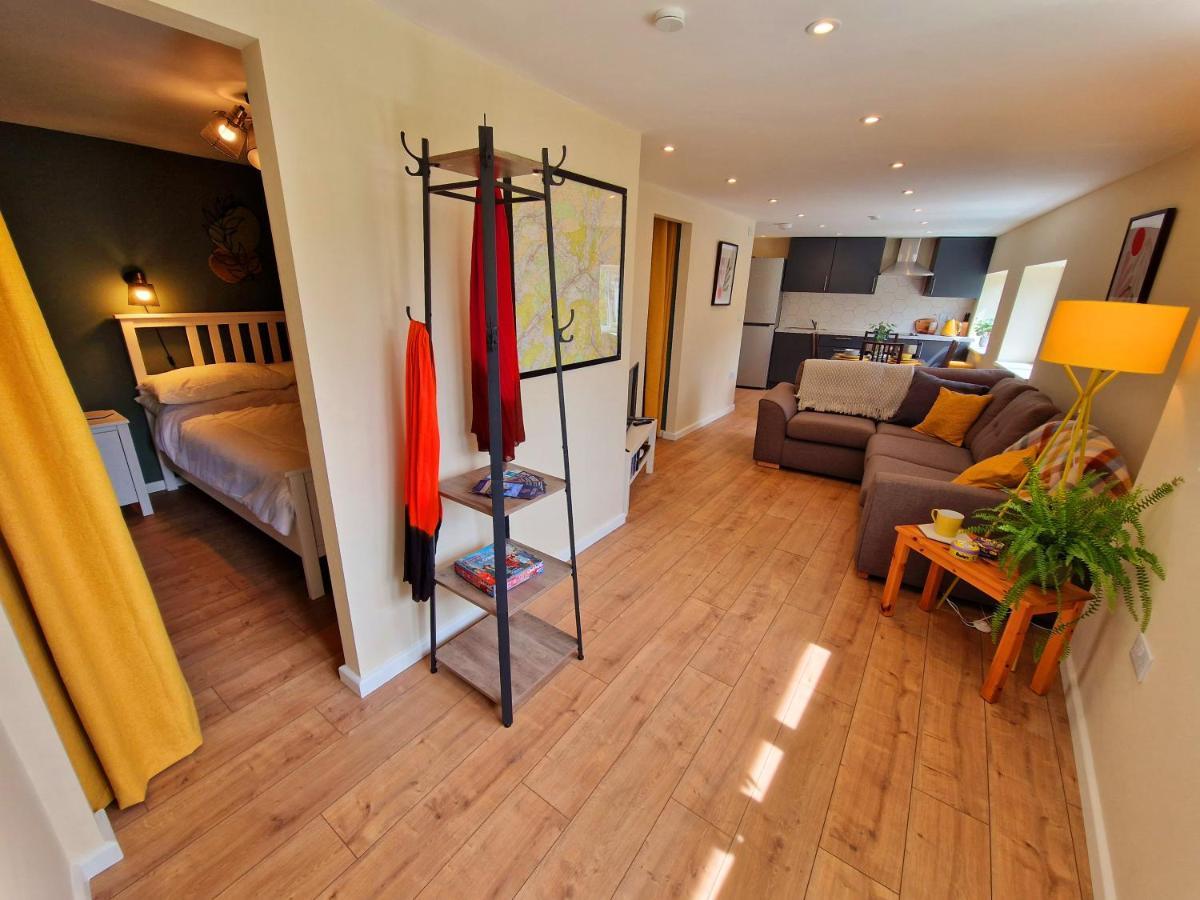 Dan Y Coed Apartment Pontneddfechan Bagian luar foto