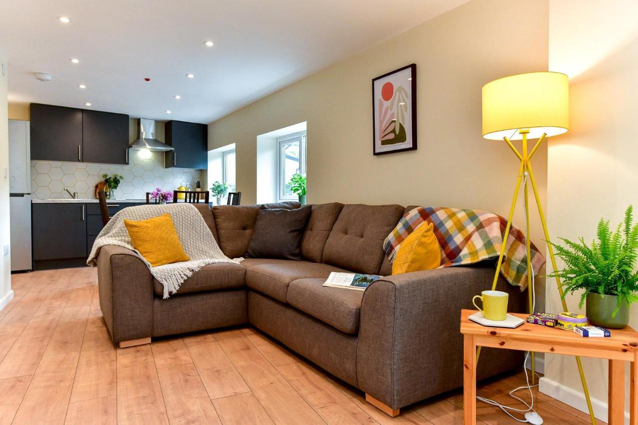 Dan Y Coed Apartment Pontneddfechan Bagian luar foto