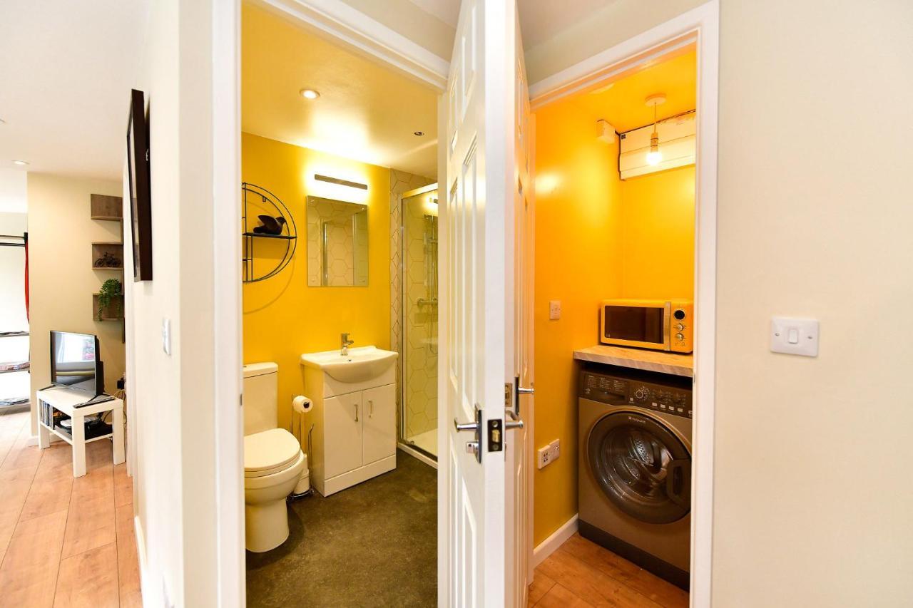 Dan Y Coed Apartment Pontneddfechan Bagian luar foto